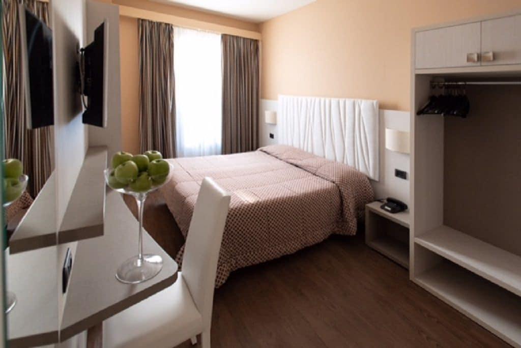 Hotel Enrichetta ديسينسانو ديل غاردا المظهر الخارجي الصورة