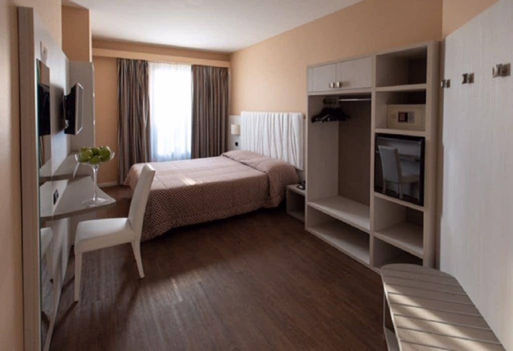 Hotel Enrichetta ديسينسانو ديل غاردا المظهر الخارجي الصورة