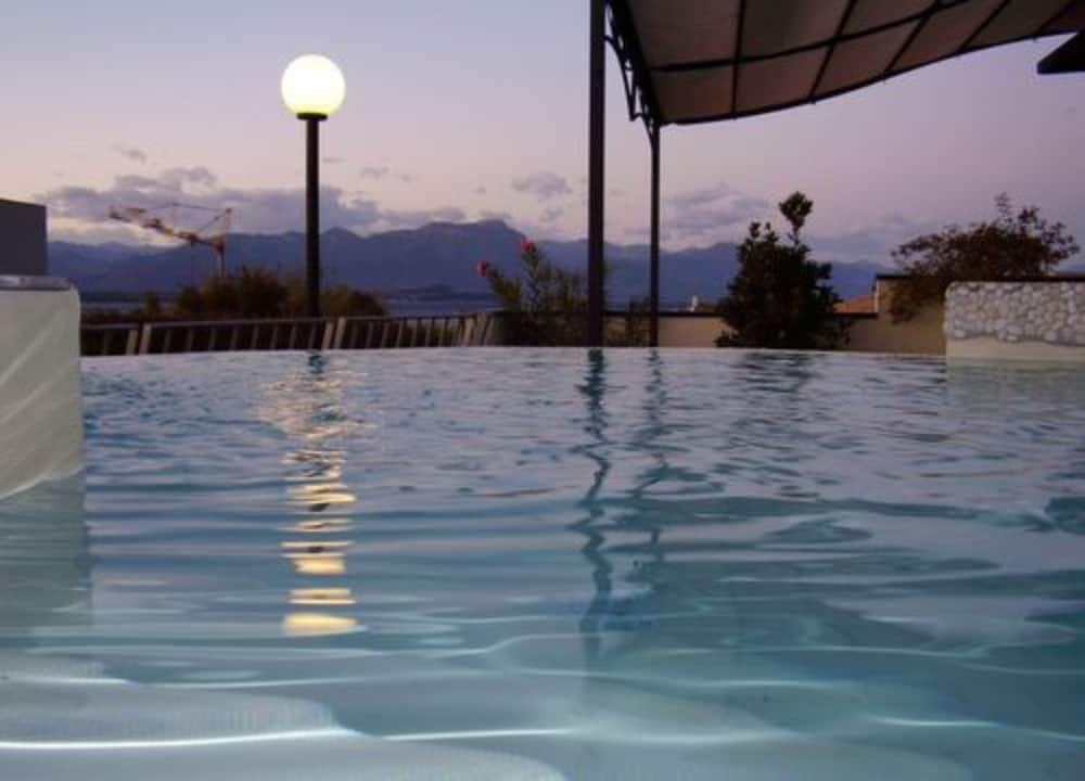 Hotel Enrichetta ديسينسانو ديل غاردا المظهر الخارجي الصورة