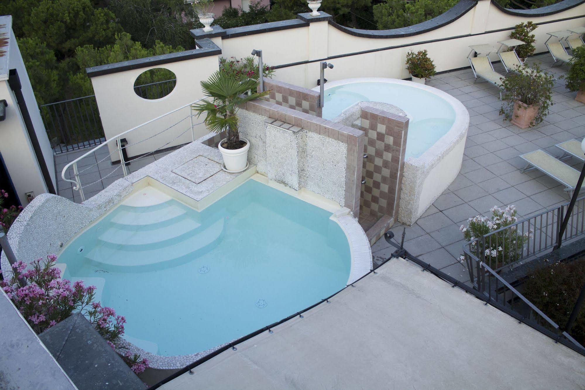 Hotel Enrichetta ديسينسانو ديل غاردا المظهر الخارجي الصورة