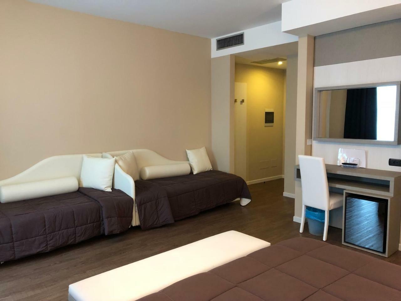 Hotel Enrichetta ديسينسانو ديل غاردا المظهر الخارجي الصورة