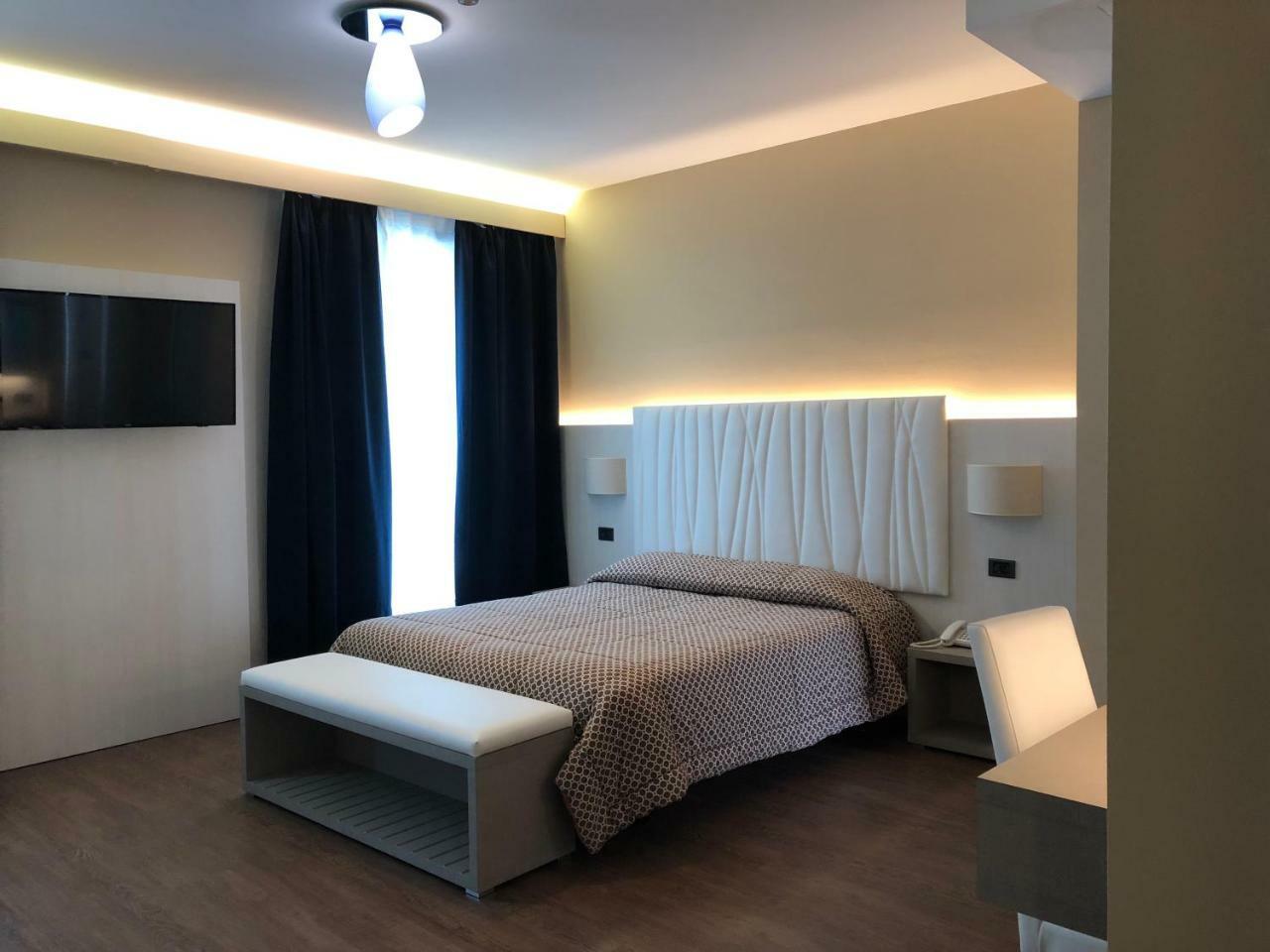 Hotel Enrichetta ديسينسانو ديل غاردا المظهر الخارجي الصورة