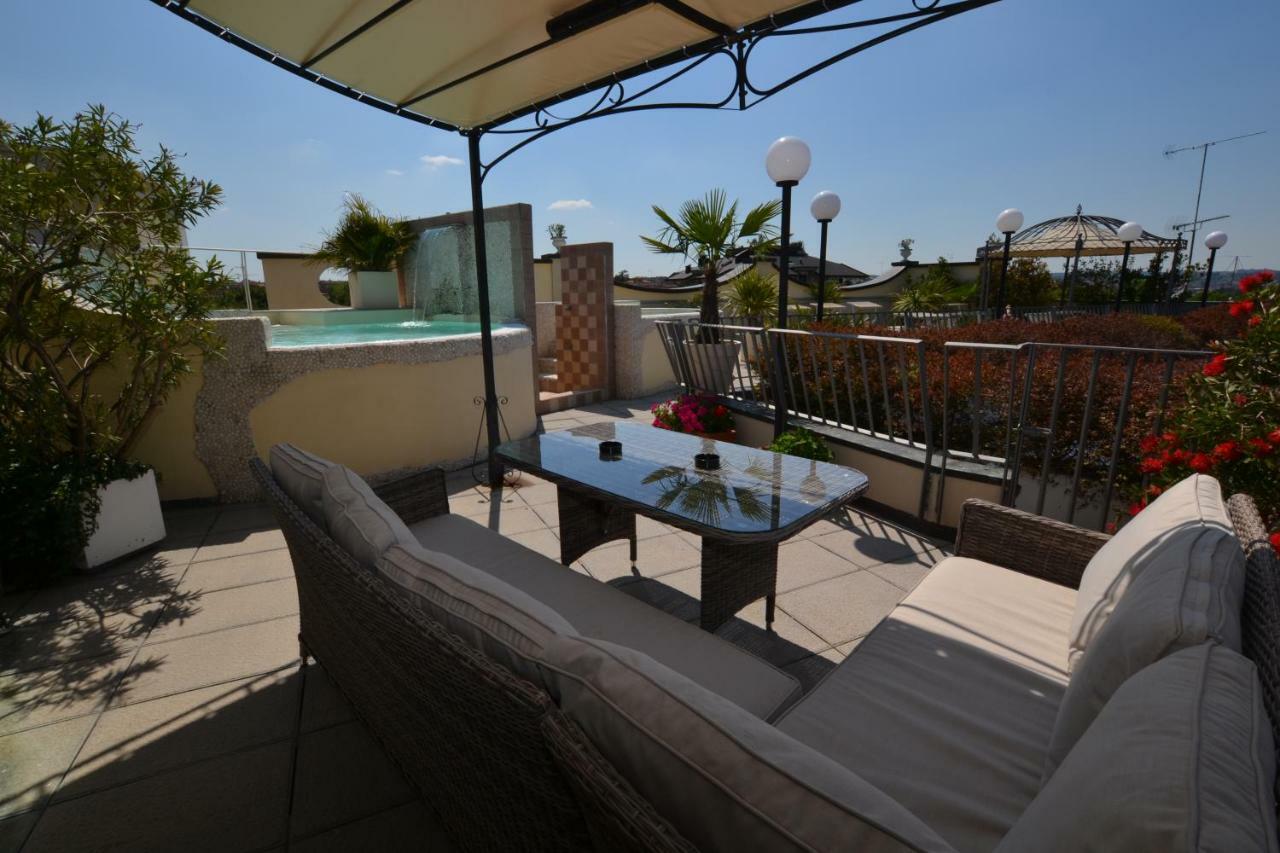 Hotel Enrichetta ديسينسانو ديل غاردا المظهر الخارجي الصورة